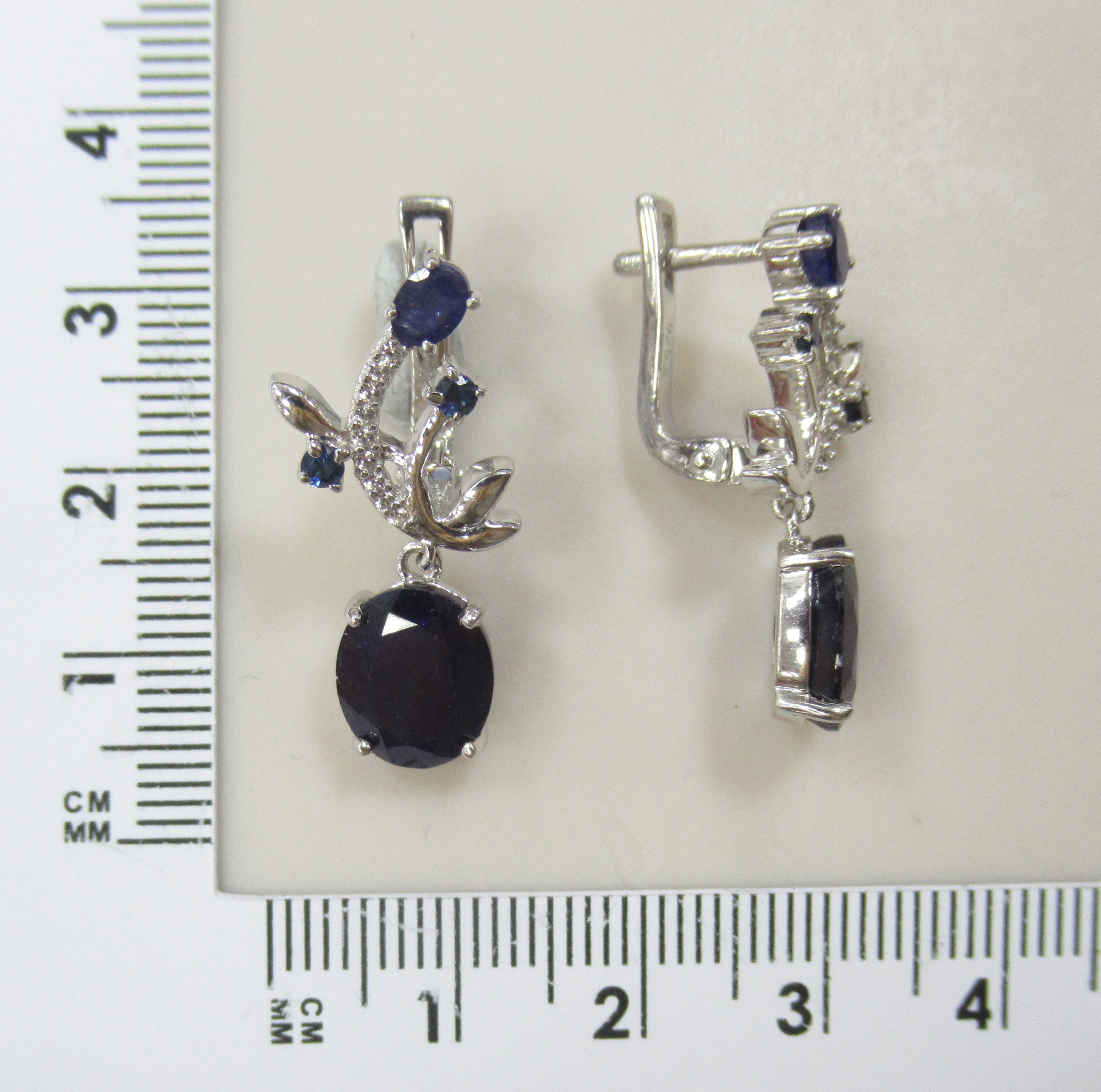 Серебряные серьги с сапфирами